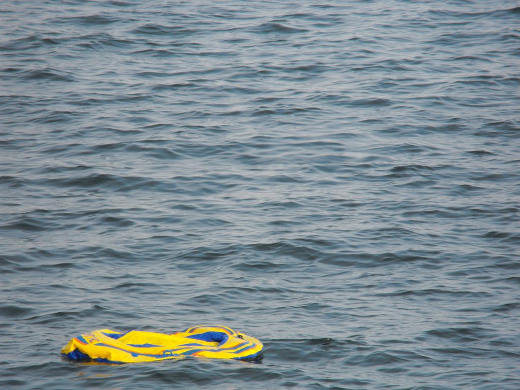 "Deflated dinghy" (foto: Tiffany Terry CC BY 2.0)