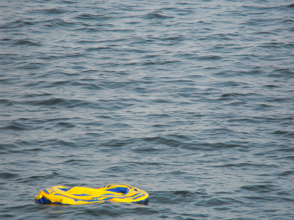 "Deflated dinghy" (foto: Tiffany Terry CC BY 2.0)