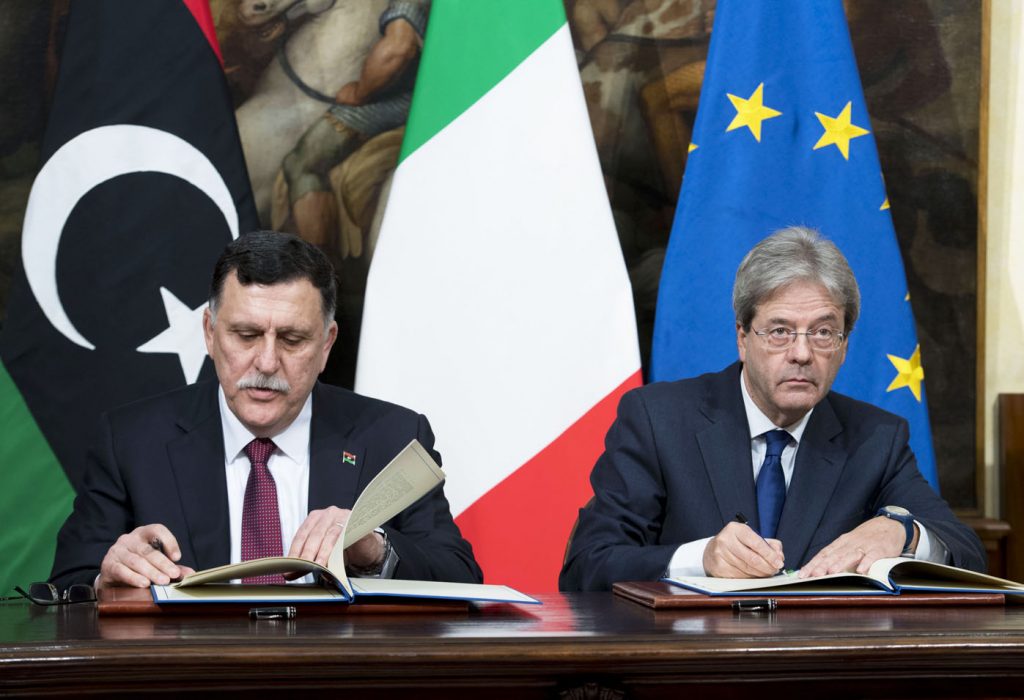 Foto: l'incontro tra il Primo Ministro libico Fayez al-Sarraj ed il premier italiano Gentiloni.
