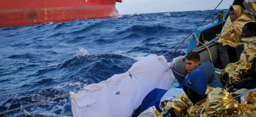 The eight thousand migrants saved at Easter: logbook of a rescue mission