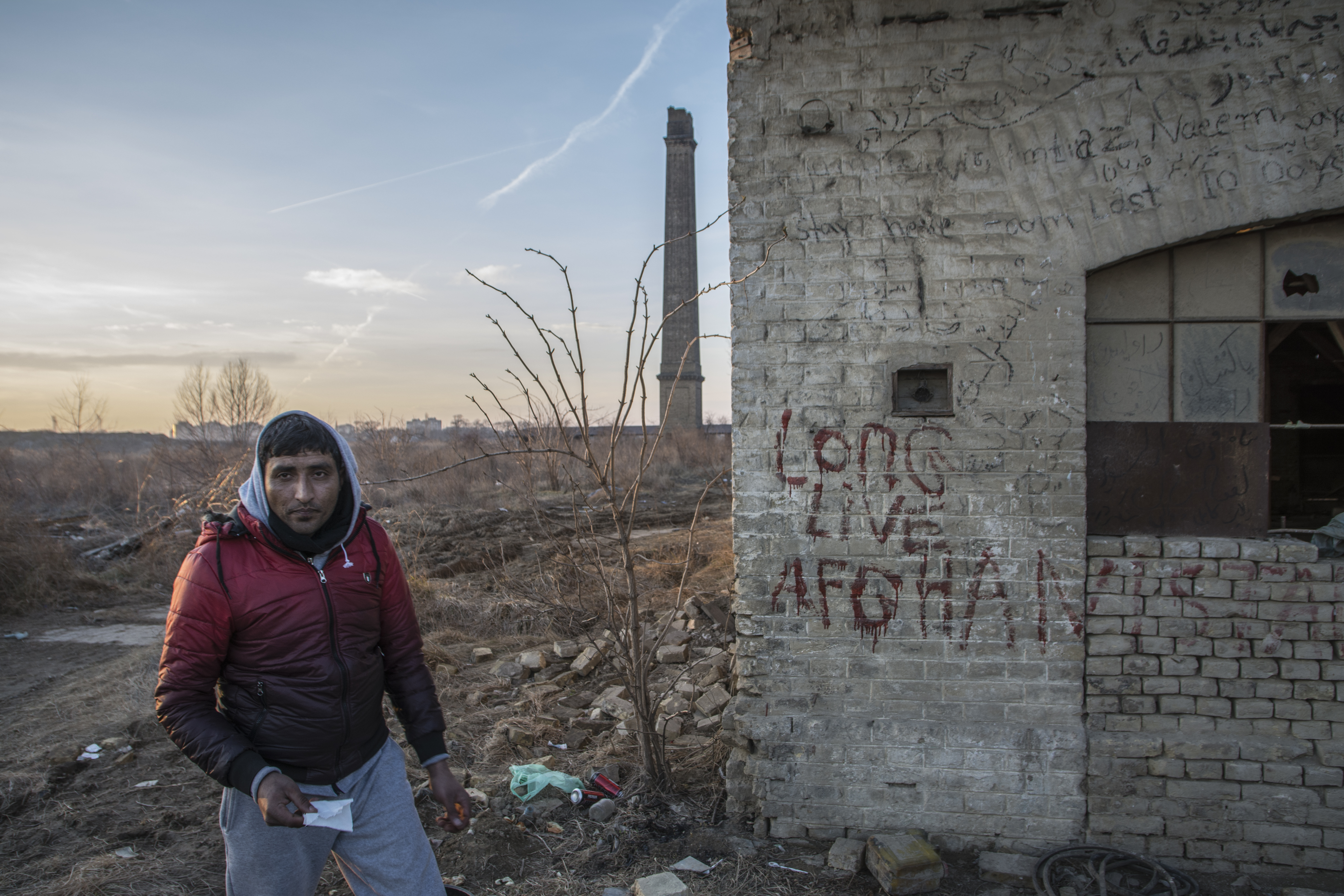 Alla ex fabbrica di mattoni di Subotica, sul muro la scritta "lunga vita all'Afghanistan"(foto di Marco Marchese)