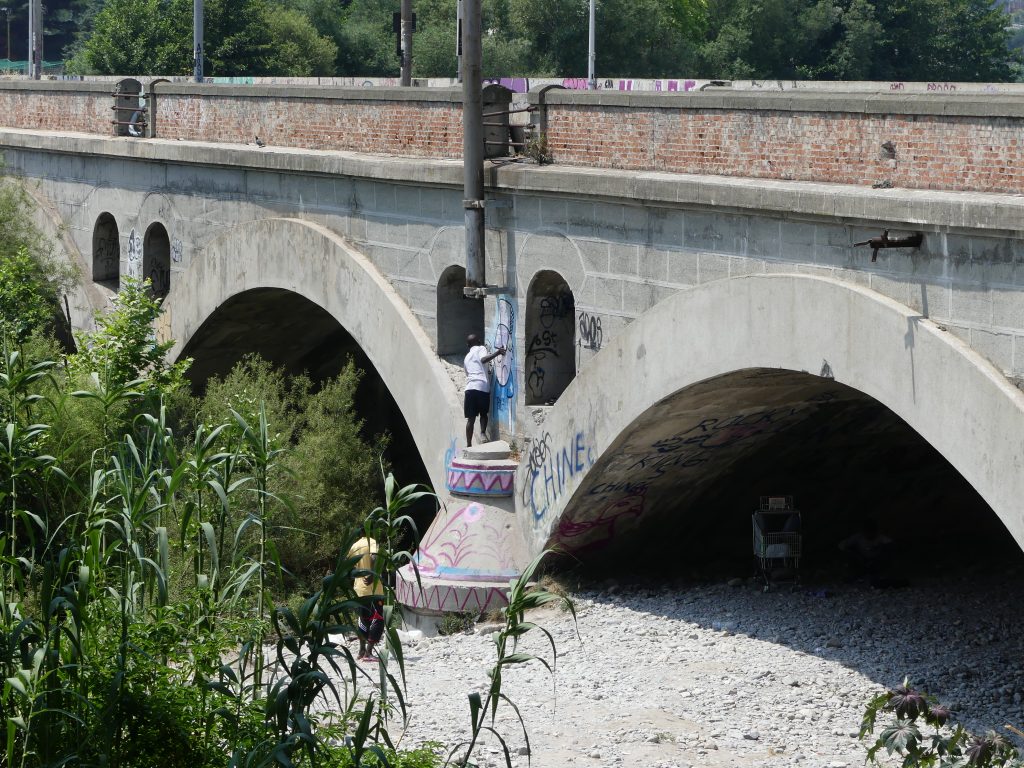 Al ponte ferroviario sul fiume Roja, Ventimiglia (foto: Andrea Quadroni)