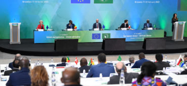 Summit Europa-Africa: vaccini e migranti restano l’elefante nella stanza (e Frontex potrebbe presto operare in Senegal)